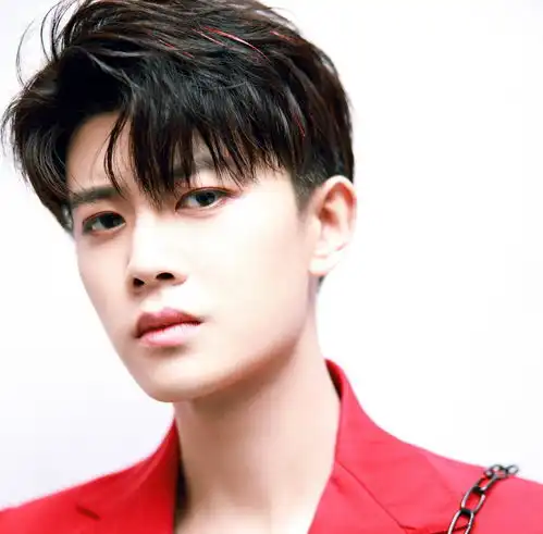 任嘉伦搭档街舞冠军韩宇,被说实力比不上韩宇,颜值高有加分
