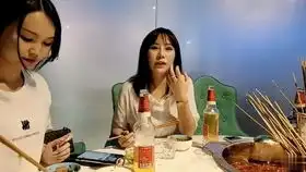 和一个美女小姐姐出去吃饭啦
