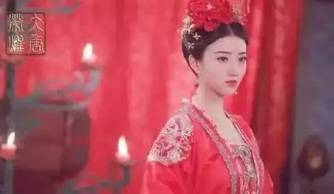 女星红衣古装造型唐嫣俏皮可爱,郑爽温柔,林青霞透着英气
