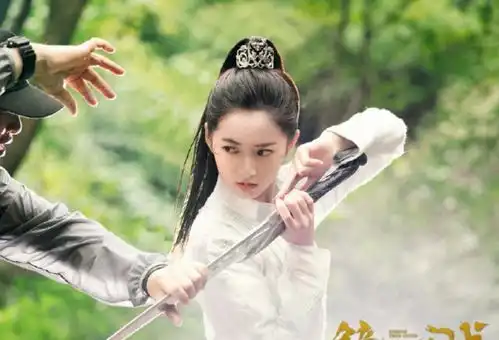 李易峰镜双城杀青,官方放出新海报,我却被男二吸引了注意