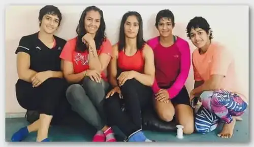 胡搅蛮缠踢到铁板印度摔跤大姐超重100克,要求补发银牌被驳回