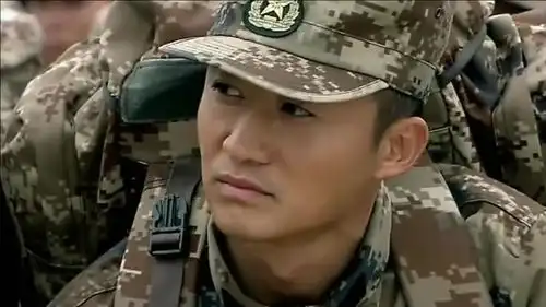 我是特种兵何晨光新到军营,就被领导训斥没有军样
