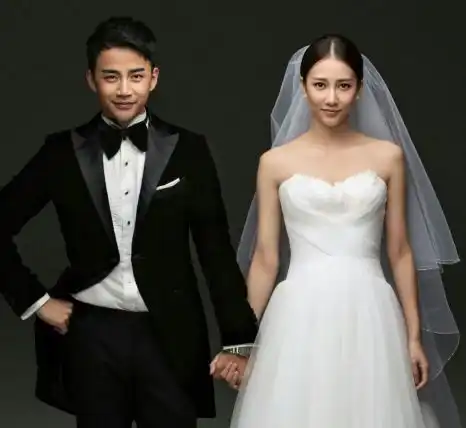 弦子李茂夫妇三亚商演,虐狗不分时间地点
