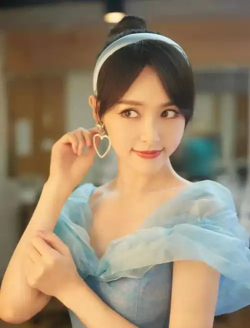 毛晓彤cos米妮甜美可爱,那些年女星模仿过的迪士尼公主你pick谁
