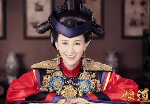 19岁为爱私奔,居住地下室为丈夫生3子,今被丈夫捧成女主
