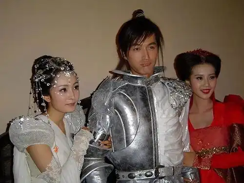 演员休息时都在干嘛第一张我忍了,杨紫这张我可以笑一整天