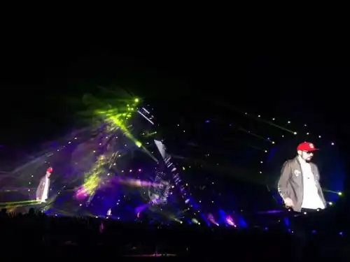 世界瞩目的武汉天空之城,20万人跟着音浪一起飞