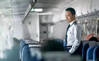 中国机长登顶单日票房榜,国庆档冠军悬念重燃