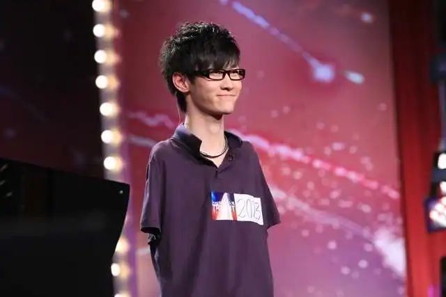 断臂钢琴师刘伟展示生命的才华
