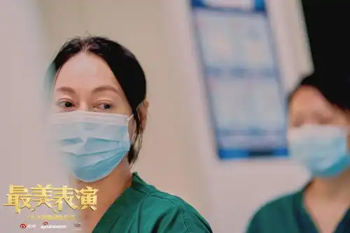 组图2020最美表演耳语剧照惠英红哭戏感染力展现演技
