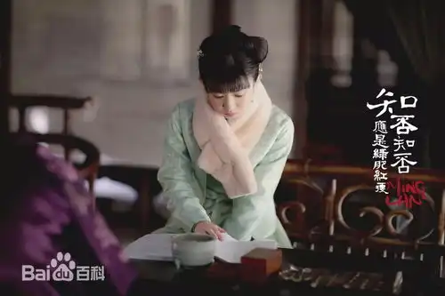 32岁赵丽颖换上18岁少女必备齐刘海,却被吐槽老的像40岁是为啥
