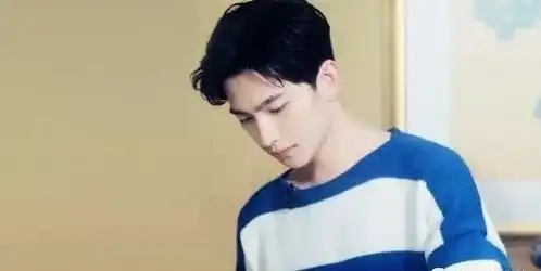 杨洋和女友亲密照曝光,女友居然是她,网友真幸福