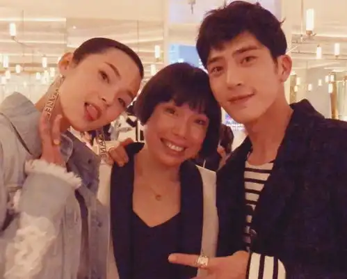 众星齐聚vogue主编晒与杨幂刘诗诗奚梦瑶等合影