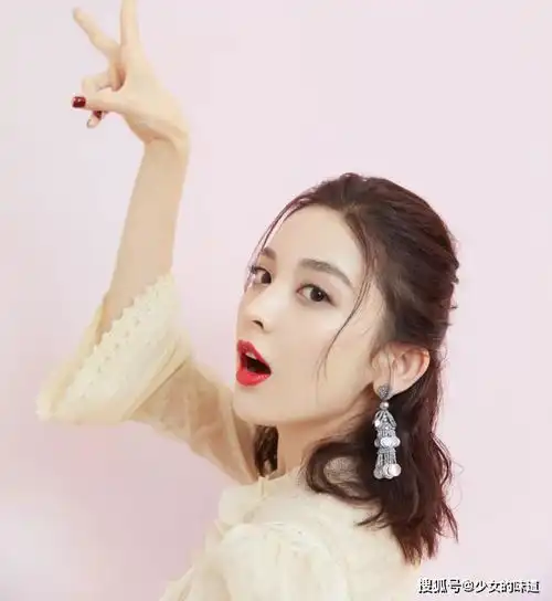 古力娜扎到底什么神仙颜值戴什么耳环都好看,不愧是时髦精