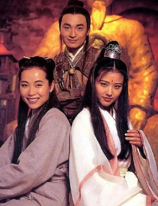 倚天屠龙记小昭近照53岁的她皮肤白皙,烈焰红唇十分吸睛
