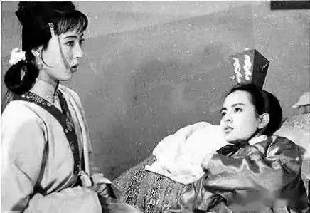 87版红楼梦剧组珍贵老照片,那个年代的女演员一个个惊为天人