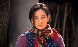 45岁的她被爆整成杨幂和李小璐综合体,但你不知道脱衣后的她马甲线有多美