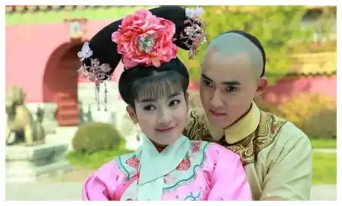 还珠格格为何愉妃不喜欢小燕子看小燕子抢走了她什么吧