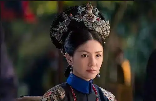 如懿传中,同是惹怒乾隆,为何纯妃被飞踹而颖妃只被责令回宫