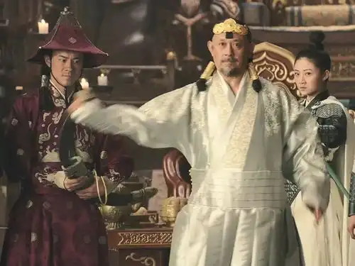 关晓彤被女三吊打,年度烂片图兰朵,白瞎了姜文胡军