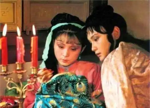 红楼梦里做针线活的两个女子,各有各的苦衷