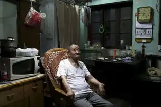 盘点世界各地蜗居最小面积棺材房仅2平
