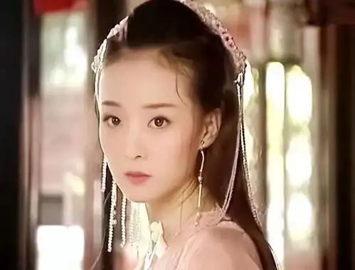 王艳嫁百亿富豪,住紫禁城旁边的豪宅,如今却要复出打工,值吗
