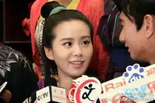 吴奇隆刘诗诗机场恩爱牵手,这小两口每次站在一起就是甜蜜暴击