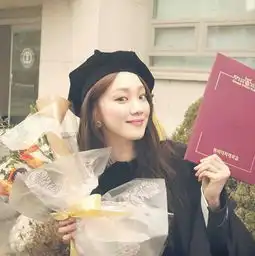 奶酪李圣经高喊毕业啦学士服时尚穿搭变好潮