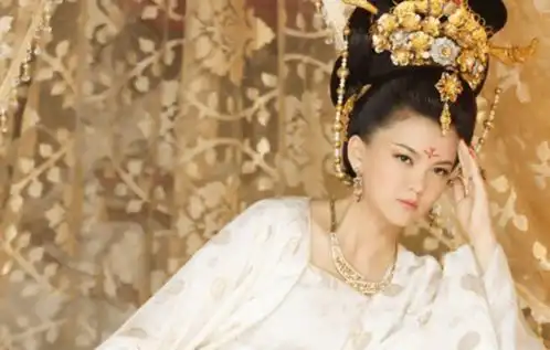 李湘与王岳伦认识的那一年,是她与富商李厚霖举行婚礼的那一年
