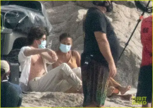 小美人鱼新片场照王子湿身剧组出现新冠疫情爆发