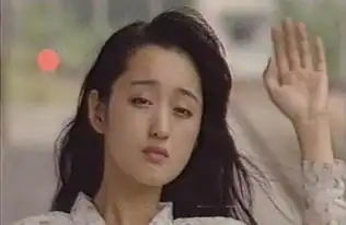 44岁杨钰莹牵手林青霞上衣透视身材丰满