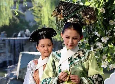 杨幂最好闺密,却成甄嬛传唯一没红的女配这个新疆姑娘让人心疼
