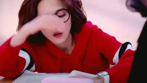 惹上冷殿下心情低落的青青遭遇女神帮的挑衅,连消极的时间都没有
