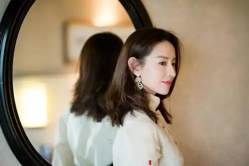 那一年,白月光董洁坍塌后,她再也回不到从前