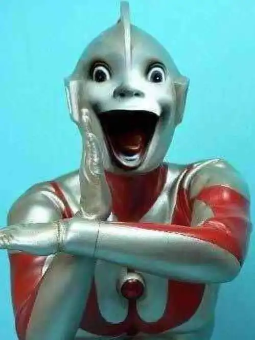 这些奥特曼的照片你见过吗初代奥特曼放烟花,奥特之父吃糖葫芦