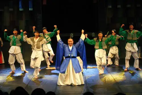 韩国木花剧团演出剧照18
