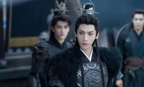 罗云熙金皇个人征战剧照,以后远离曾明辉,罗云熙长得真好看
