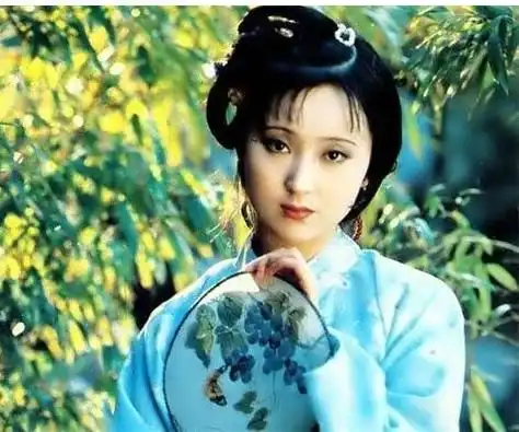 回顾无人能超越的陈晓旭版林黛玉十大经典剧照
