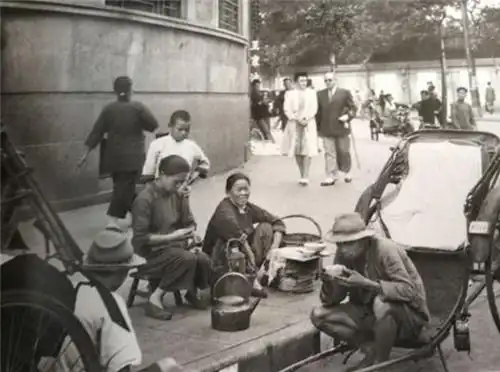 民国黄包车夫的真实生活像牲畜没日没夜地干活,几乎活不过40岁
