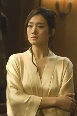 55岁巩俐挽72岁老公逛街超黏人,曾历三段感情,等张艺谋8年无疾而终,现收获幸福
