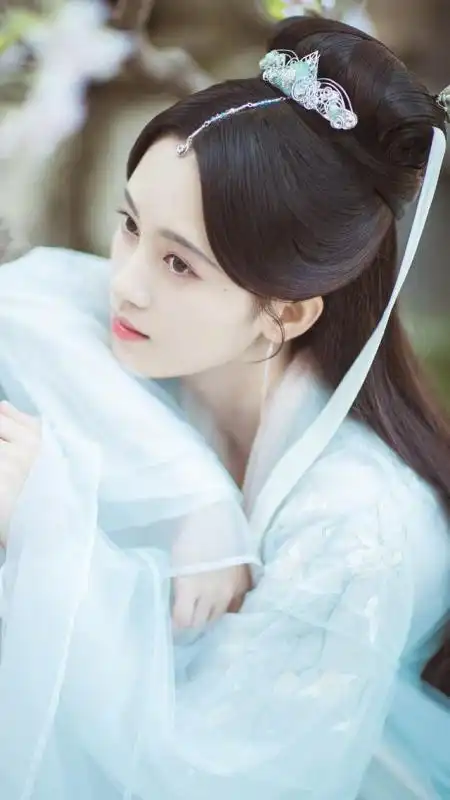 杨幂热巴杨紫微微一笑很倾城的女主角新白娘子传奇的女主角白发的女主角哪个最好看