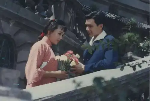 雷雨中的鲁侍萍,为何悲剧一生却无法从中走出来

