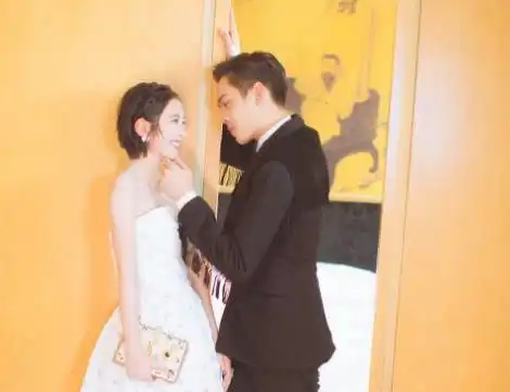 张若昀除了是富二代,原来身后还有个她难怪女朋友7年不离不弃