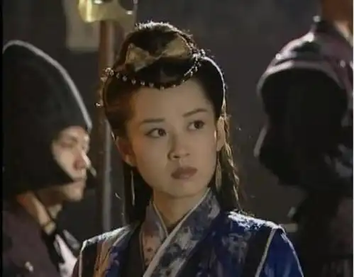 看了许晴年轻时照片,终于知道为啥32岁才有人夸她美,脸盘有点大
