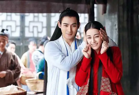 谈判官还未结束,迪丽热巴新剧来袭,网友却担心杨幂收视率