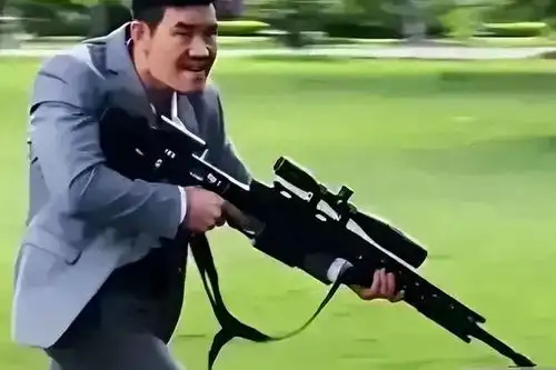因眼红吴京,嘎子哥花巨资翻拍战狼2,上映后成为全网笑柄
