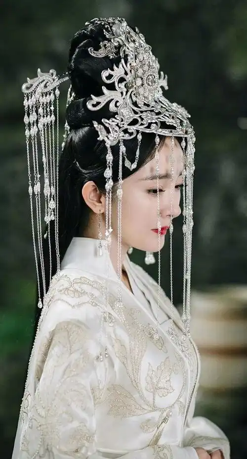 影视剧中的各色婚服
