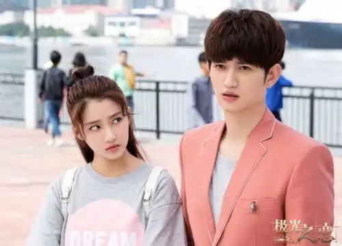 雷剧视频最经典的,是关晓彤被张若昀接住又丢出去的片段
