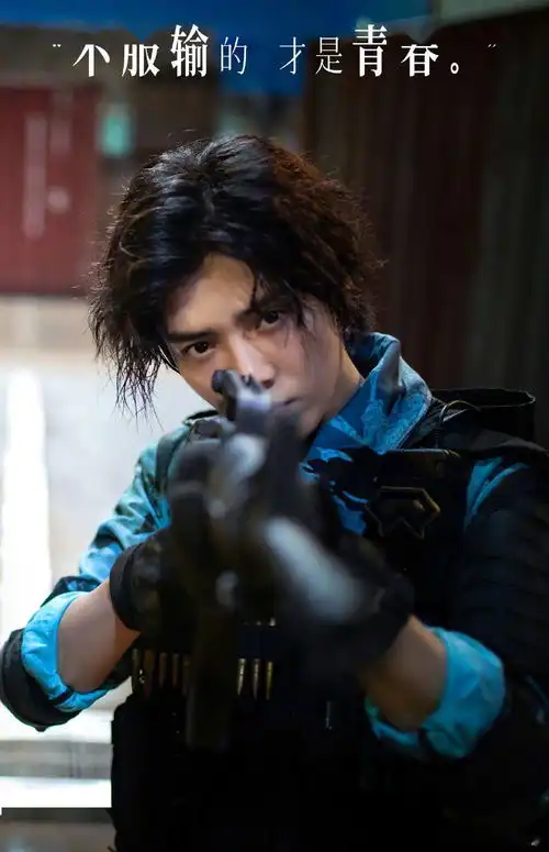 工作室更新鹿晗十八宫格剧照收藏这个夏天给我们带来欢乐的肖枫队长